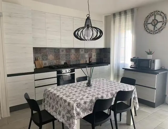 Apartament La Casa Di Ely Viareggio